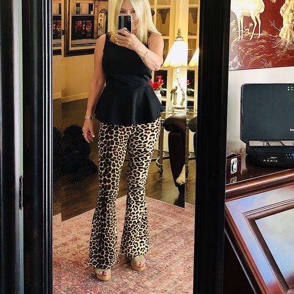 10/11 HOST PICK high waist leopard bellbottoms - Picture 6 of 6